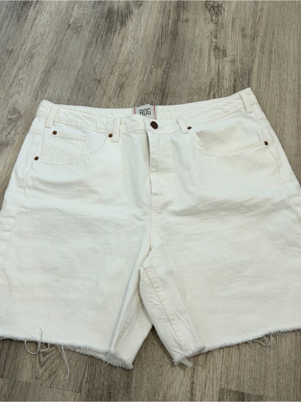 BDG Urban Outfitters White 90s High Rise Denim Cut Off Shorts Size 33
